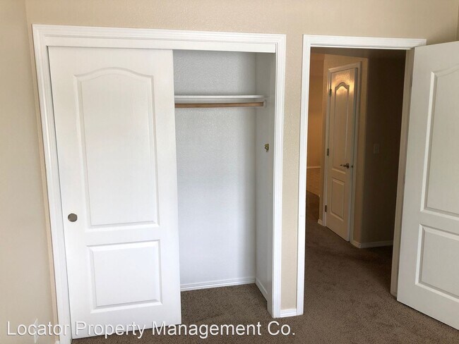 Building Photo - 6110-6116 Royal Coach Cir