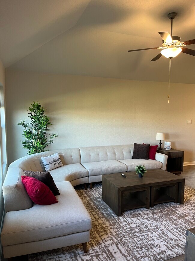 Building Photo - 634 Wild Olive Wy