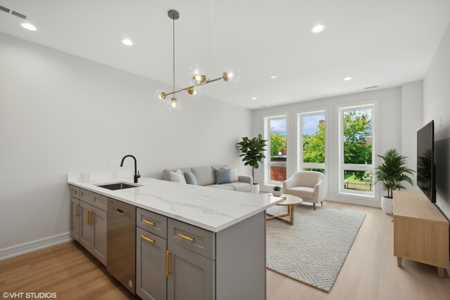 Building Photo - 3715 S Giles Ave