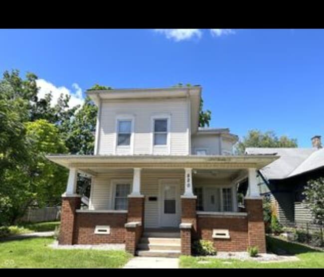 Building Photo - 820 W 7th St