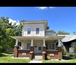 Building Photo - 820 W 7th St