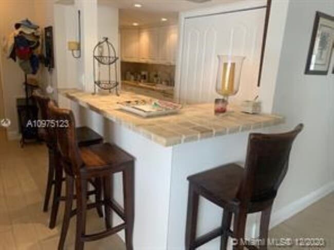 Building Photo - 6061 Collins Ave