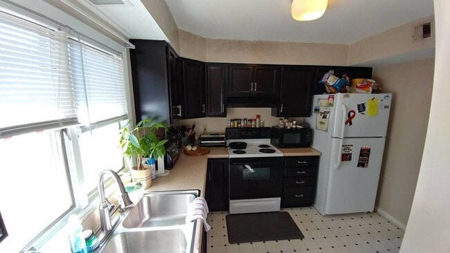 Foto del edificio - 3 Bed Townhome in Shenandoah Neighborhood ...