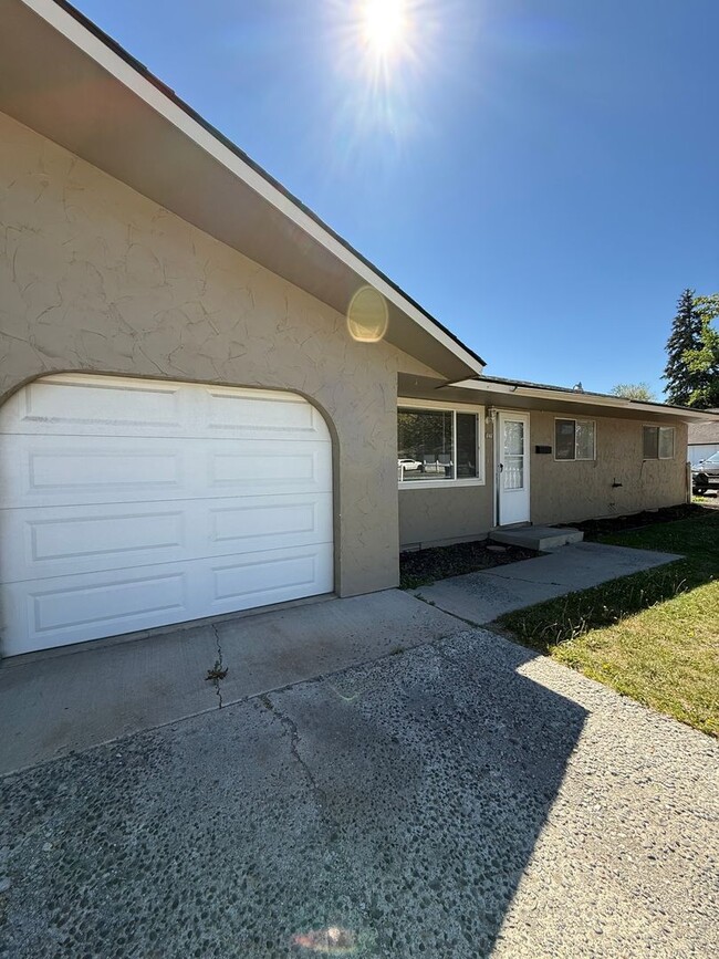 Foto del edificio - 141-143 E Home Ave