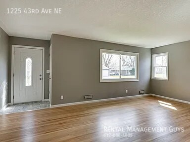 Building Photo - Nice 4 Bedroom Home! Finished Basement, AC...