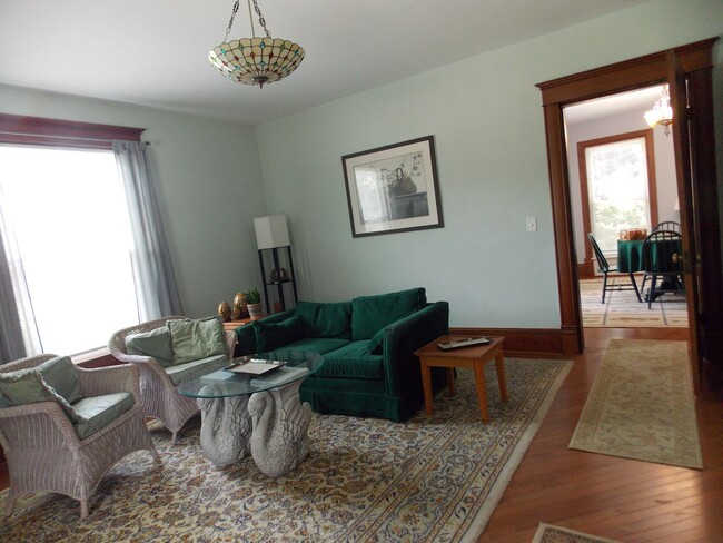 Foto del edificio - 4 bedroom 1.5 bath located in the city of ...