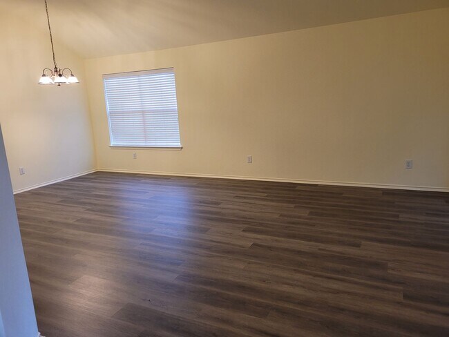 Building Photo - Great Round Rock Home - Available Now!