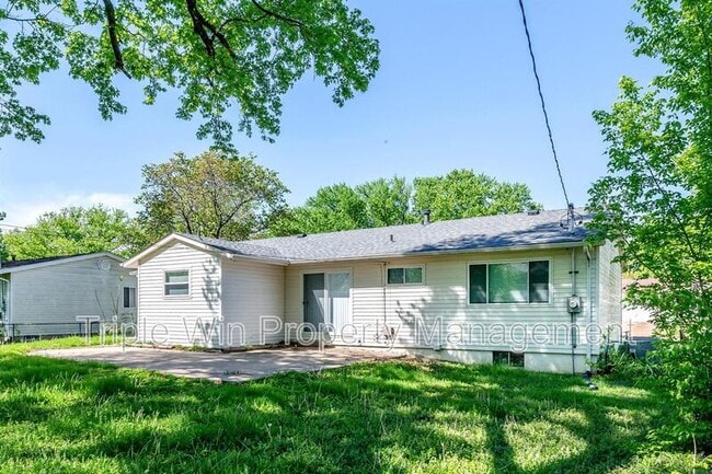 Building Photo - 2250 Spoonwood Dr