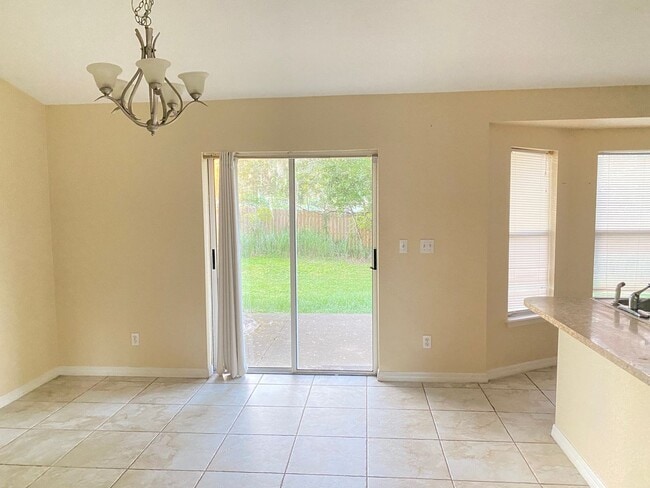 Foto del edificio - Tiled 3/2/2 available now!