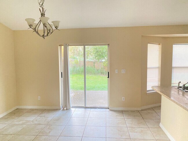 Building Photo - Updated 3/2 Home In SE Ocala