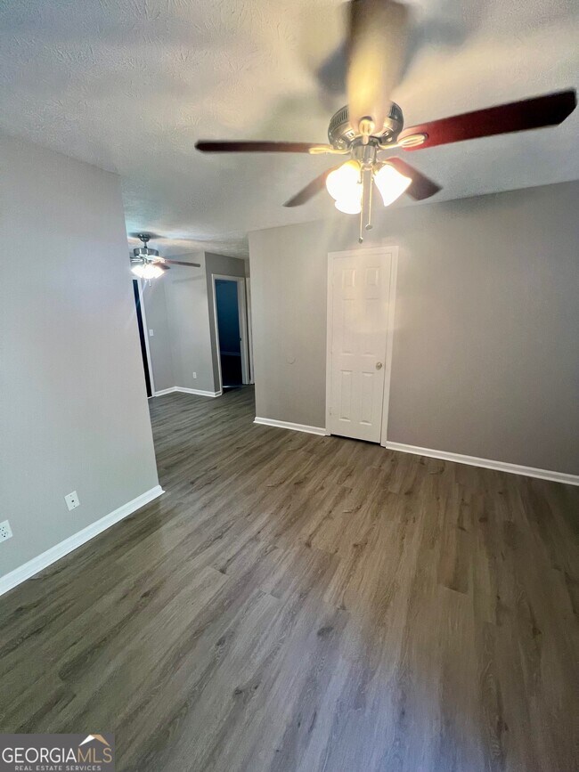 Foto del edificio - 497 Charleston Ln