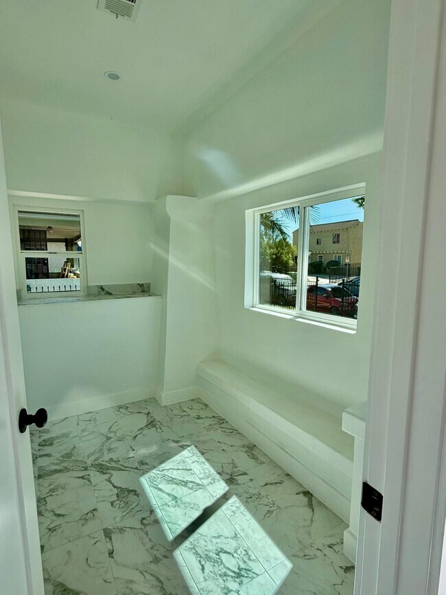 Foto del edificio - 151 E 47th St