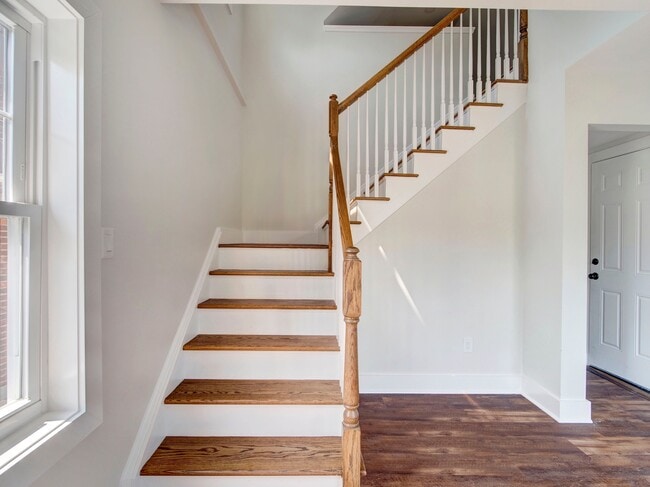 Building Photo - 60 Montague Pl