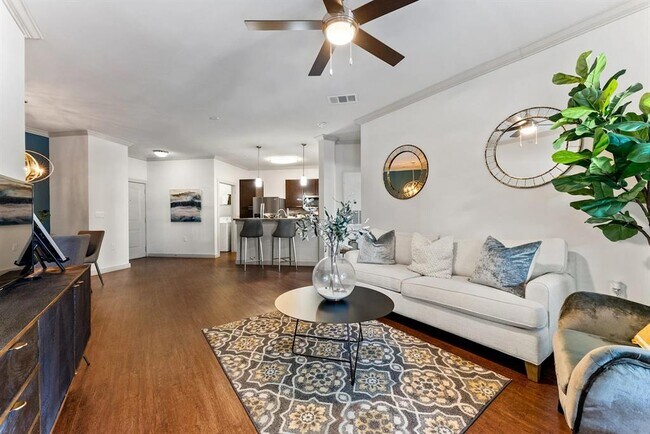 Foto del edificio - 10800 Lakeline Blvd