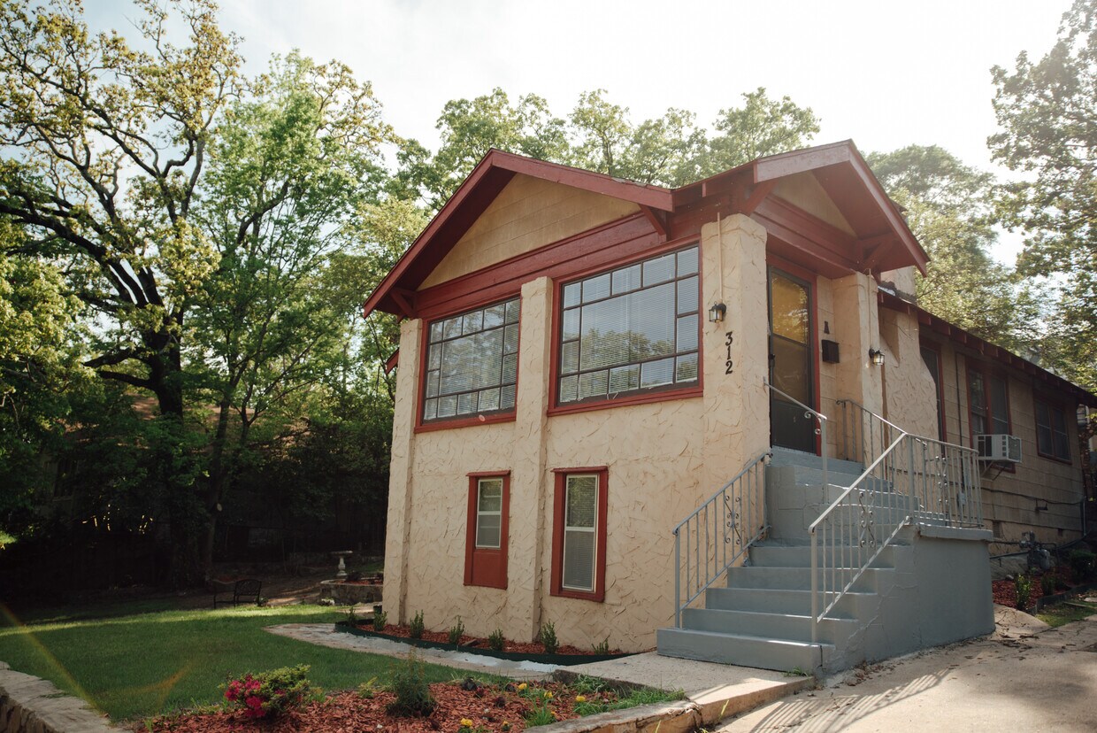 Primary Photo - 312 Barton St