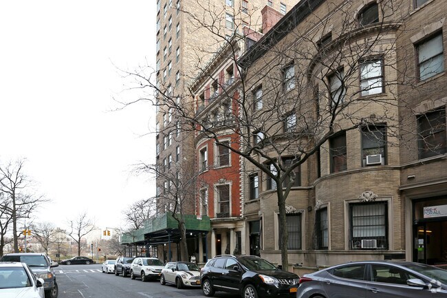 Building Photo - 323 W 74th St