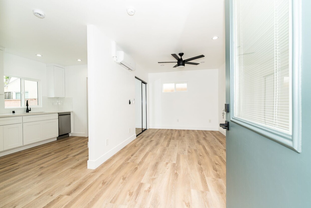 Foto principal - 7020 Schroll St