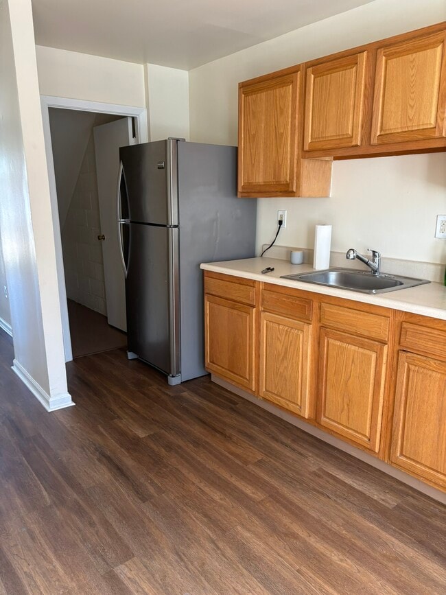 Building Photo - 8595 Pioneer Dr