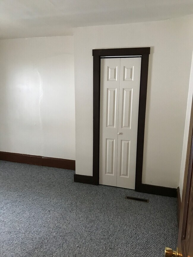 Foto del edificio - 318-322 East Howard Street