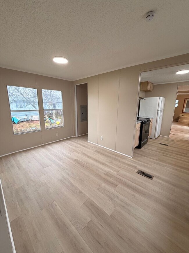 Foto del edificio - 3 bedroom, 2 bath Mobile Home in Yorktowne