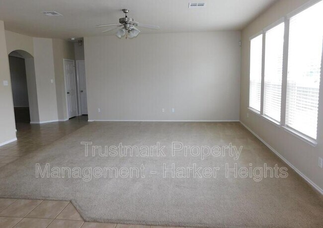 Foto del edificio - 6202 Suellen Ln