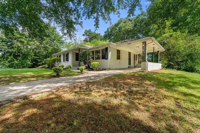 Building Photo - 2461 Fontaine Cir
