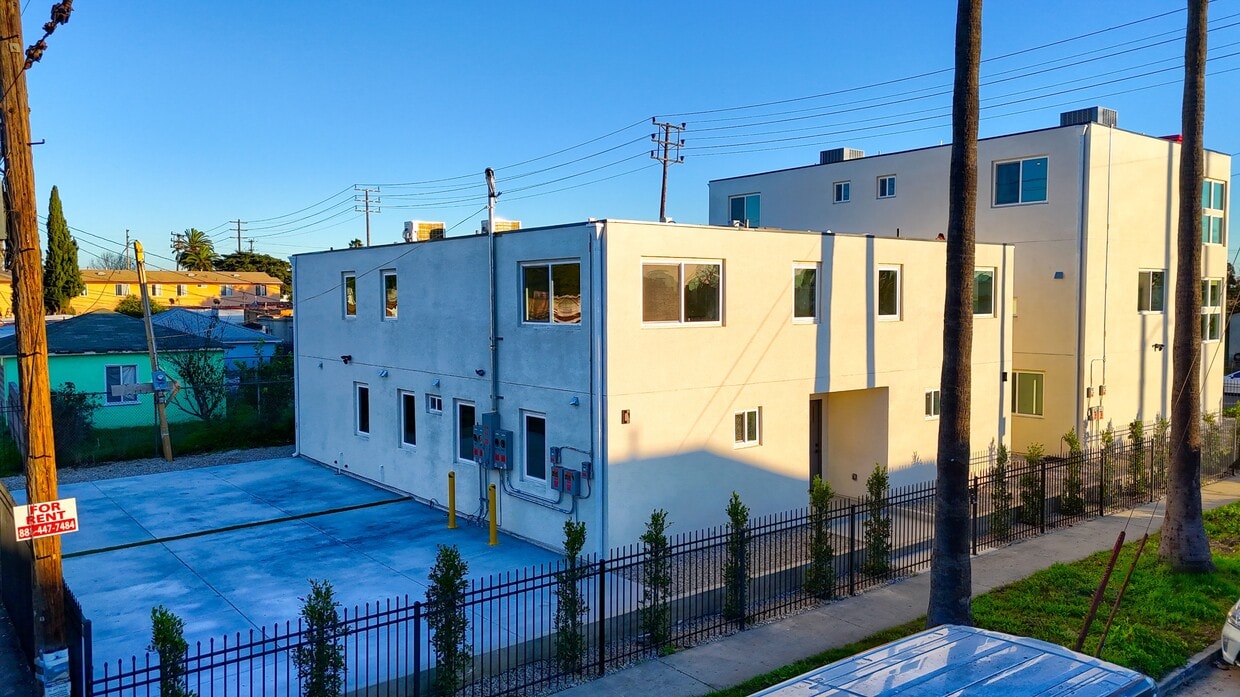 Photo - 8414 S McKinley Pl (Los Angeles, CA)