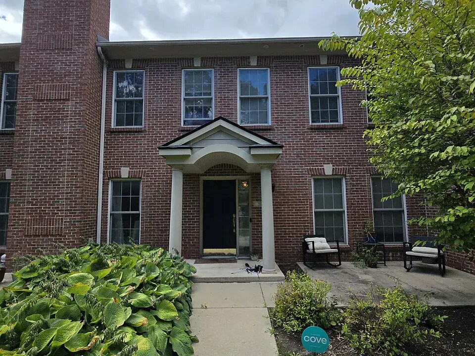 Foto principal - 5647 Hampshire Ln