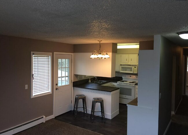 Building Photo - 2 Bed 1 Bath apartment
