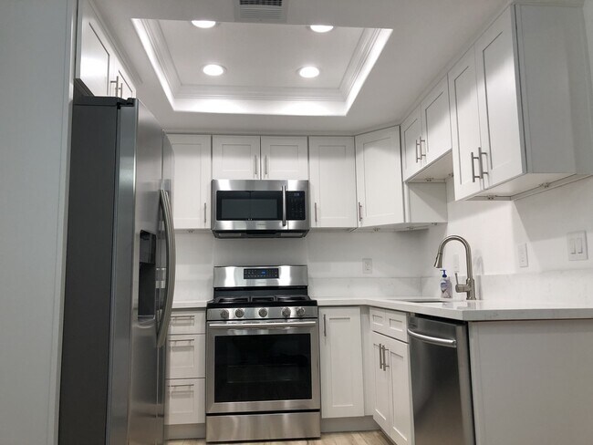 Building Photo - 842 Sierra Madre Ave