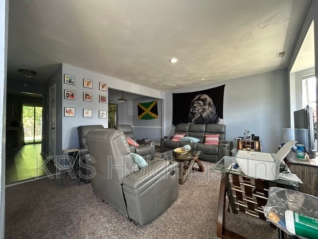 Photo - 1652 Fairfax Dr House
