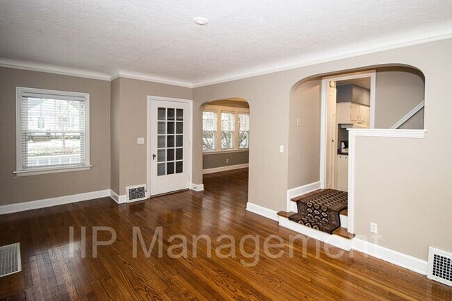 Building Photo - Beautiful 3BR/1.5 Bath Home in Rocky River!