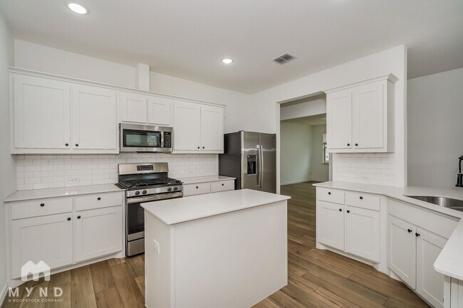 Foto del edificio - 3300 Layla Creek Dr