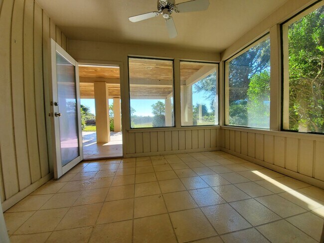 Building Photo - BEACH FRONT Port Royal