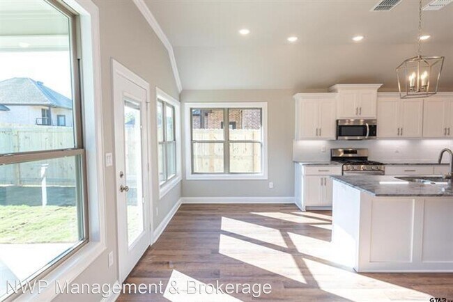 Building Photo - 3 br, 2 bath House - 10014 Dayspring Dr