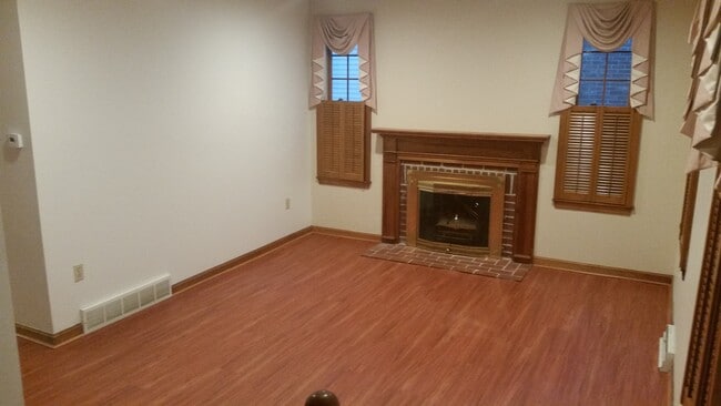 Building Photo - 720 Wellman Ave