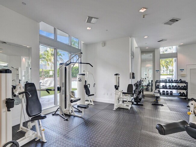 Foto del edificio - 350 S Miami Ave