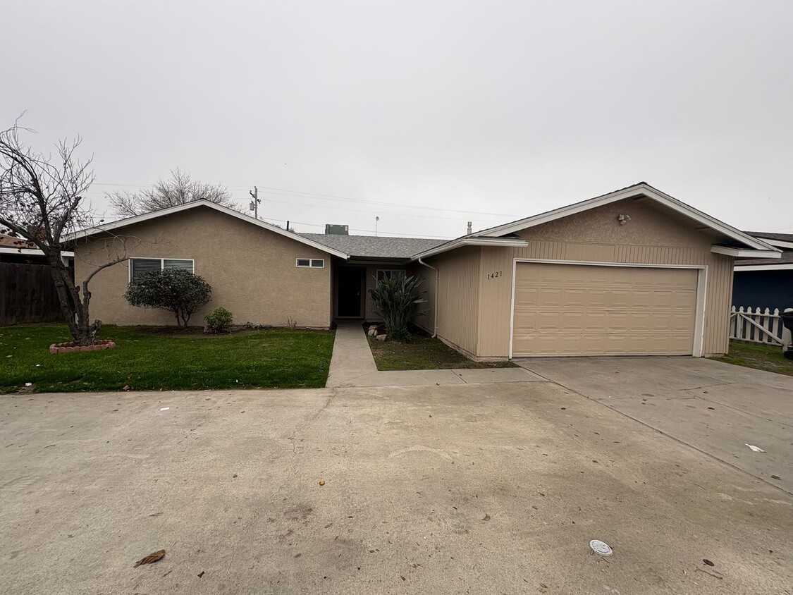 Foto principal - Spacious SE Tulare Home Near Shopping Cent...