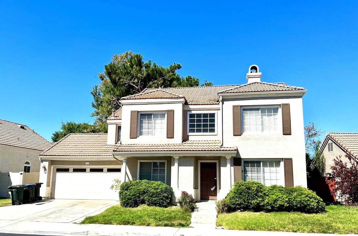 Primary Photo - Beautiful 4 Bedroom, 2.5 Bath Single Famil...