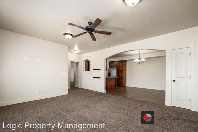 Building Photo - 3 br, 2 bath House - 3723 E. Rock Creek Rd...