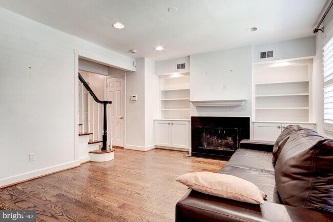 Foto del edificio - 4463 Greenwich Pkwy NW