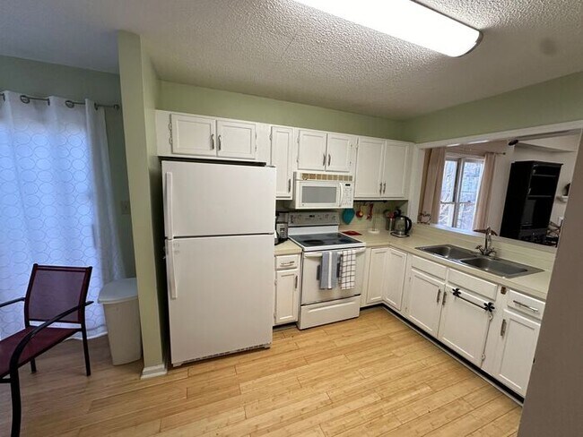 Building Photo - Cute Furnished 2 Bed in Hope Valley Farms