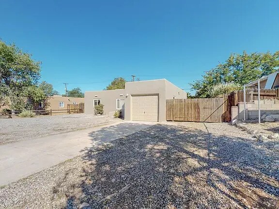 Building Photo - 8817 Candelaria Rd NE