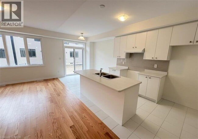 Building Photo - 12 RILEY PARK Dr