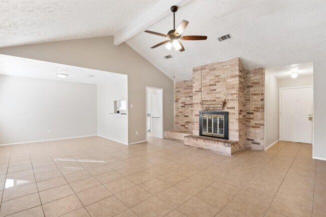 Foto del edificio - 8118 Forest Point Dr