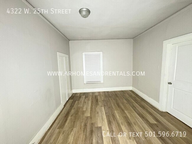 Foto del edificio - 4322 W 25th St
