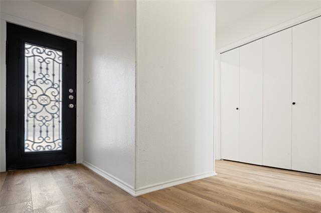 Foto del edificio - 3930 Mediterranean St