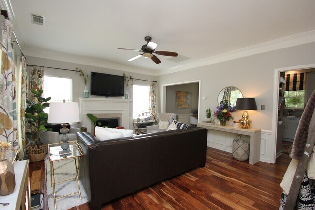 Foto del edificio - This home is so charming that you will fall in love!