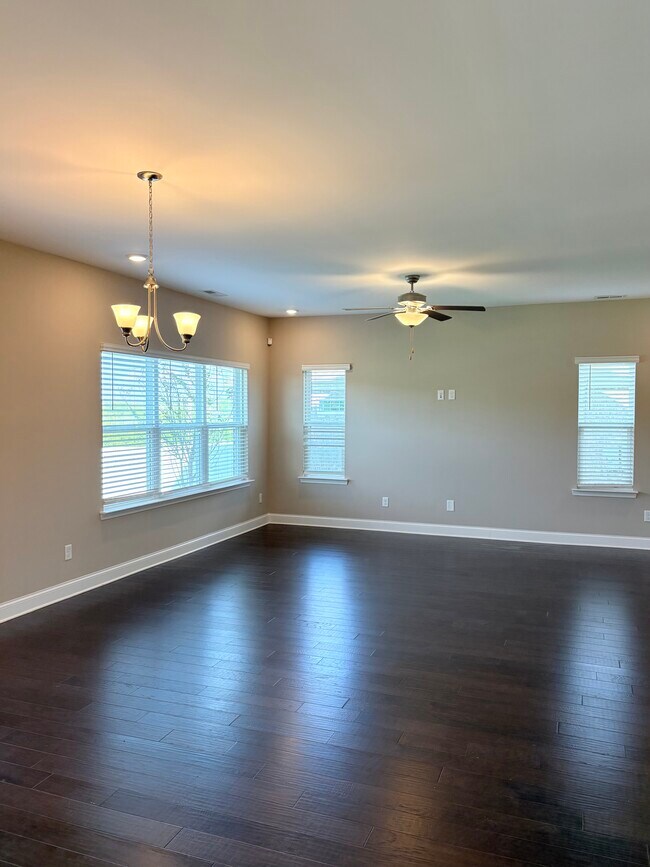 Foto del edificio - 7010 Shelton Ln