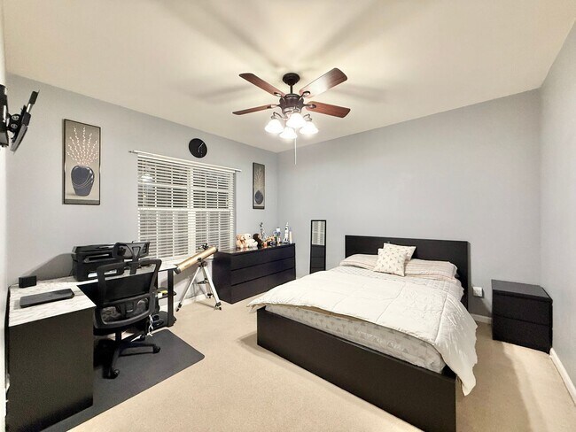 Building Photo - Stunning 3BD, 4BA Morrisville Townhome in an HOA Community with Premier Amenities & Near RDU Airp...